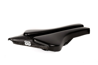 Wove V8 saddle